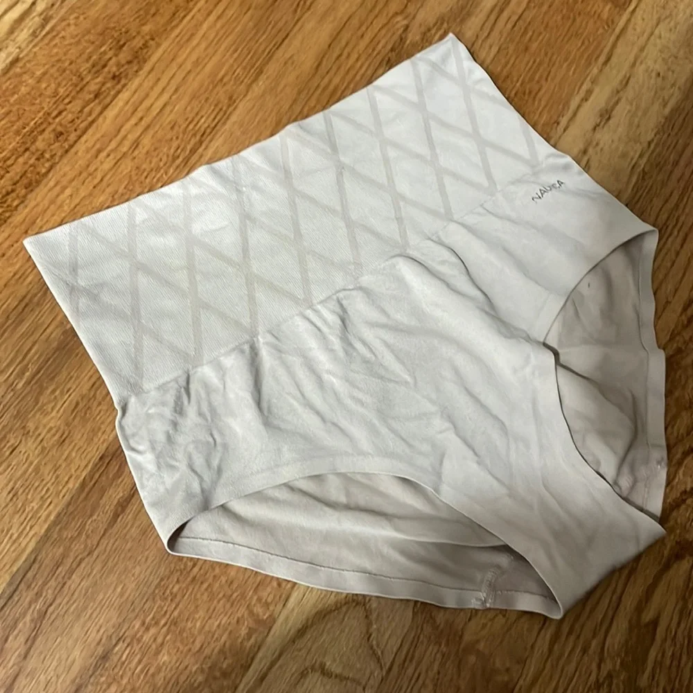 Nautica intimate tummy tucker shapewear size medium